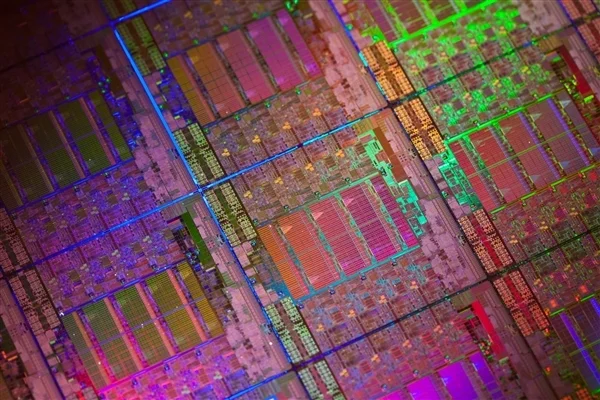 全球最强芯片散热技术诞生!极端发热控温100℃内