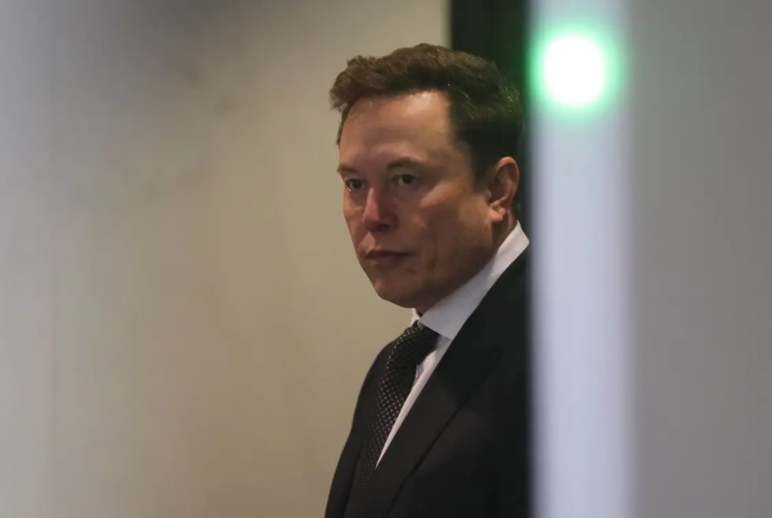 马斯克的AI要掉队？ 下载量大跌六成、SpaceX向对手出租算力