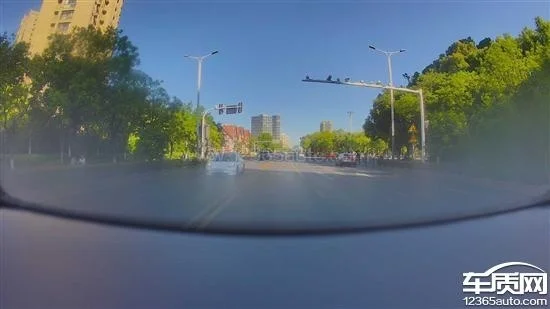长安启源A06遭集体投诉：摄像头现严重油膜 影响辅助驾驶安全