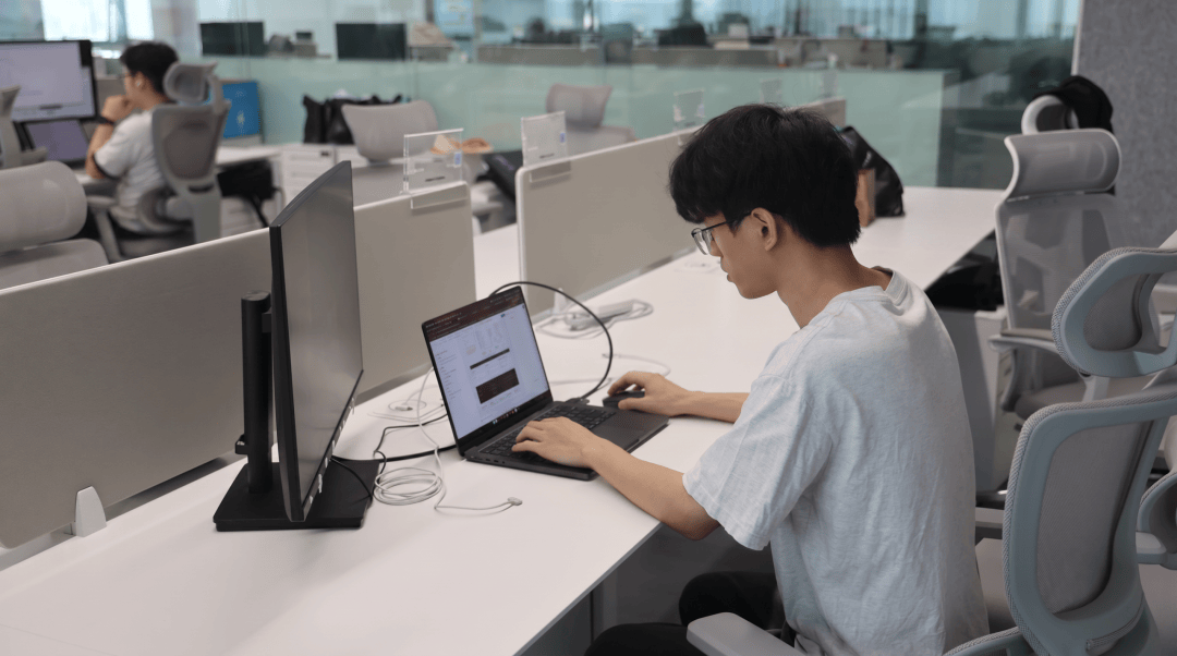 万亿级Token背后：AI 重塑劳动者与企业新范式 近10