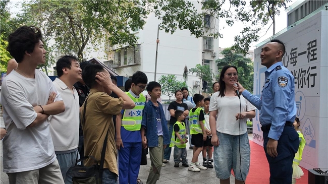 把电动车安全课堂开进小区广场 九号电动车携手深圳市蛇口街道办