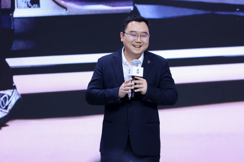 与用户共创构建领先产品力 赛力斯张正萍为问界M6首批车主交付