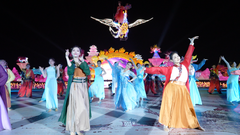 厦门园博苑花灯乐园打造沉浸式夜游新体验 双秀同园点亮厦门夜
