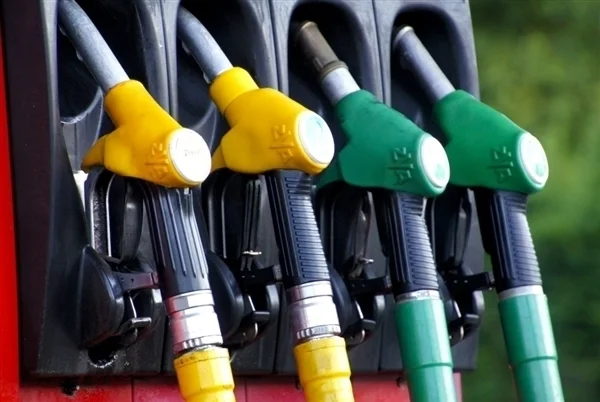 电车、燃油车谁更耐用 数据出炉：日系车依然是王者 特斯拉扛起新能源车