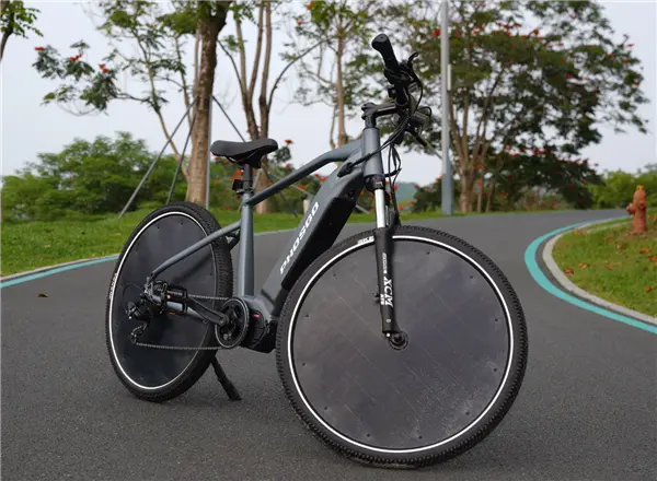 轮圈就是充电站！全球首款量产太阳能电单车发布：续航达193km