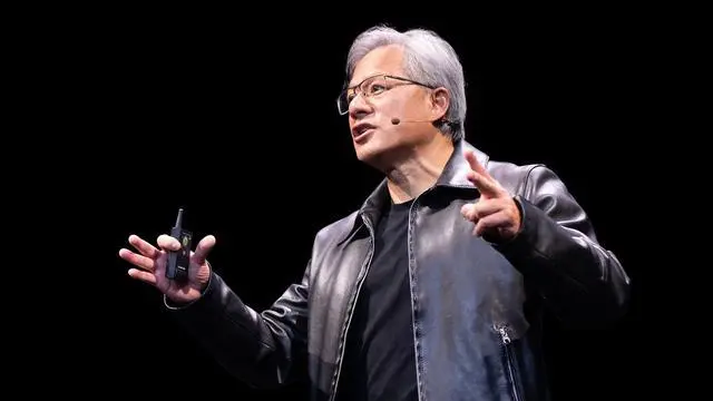 英伟达CEO黄仁勋：“AI末日论”该翻篇了，行业别再吓人了